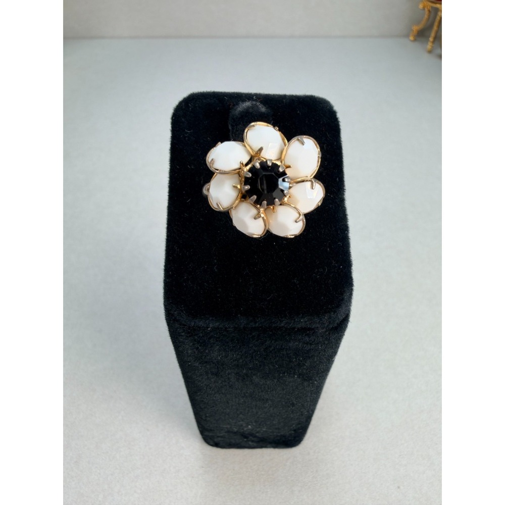 Vintage White Glass Flower Ring Black Center Rhinestone Floral Cocktail Jewelry